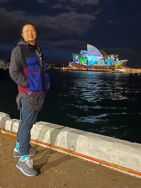 「ASICS（アシックス）のアイテム（ジャケット/アウター）」を使った、李瑞可さん（メンズ・170cm）の秋コーディネート