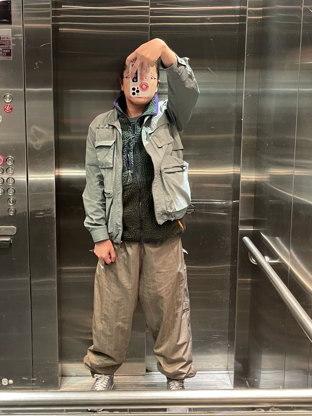 「nikelab、ZARA、NIKE」｜「ZARAのアイテム（ナイロンジャケット、グリーン系）」を使った、李瑞可さん（メンズ・170cm）の春コーディネートの1枚目の写真