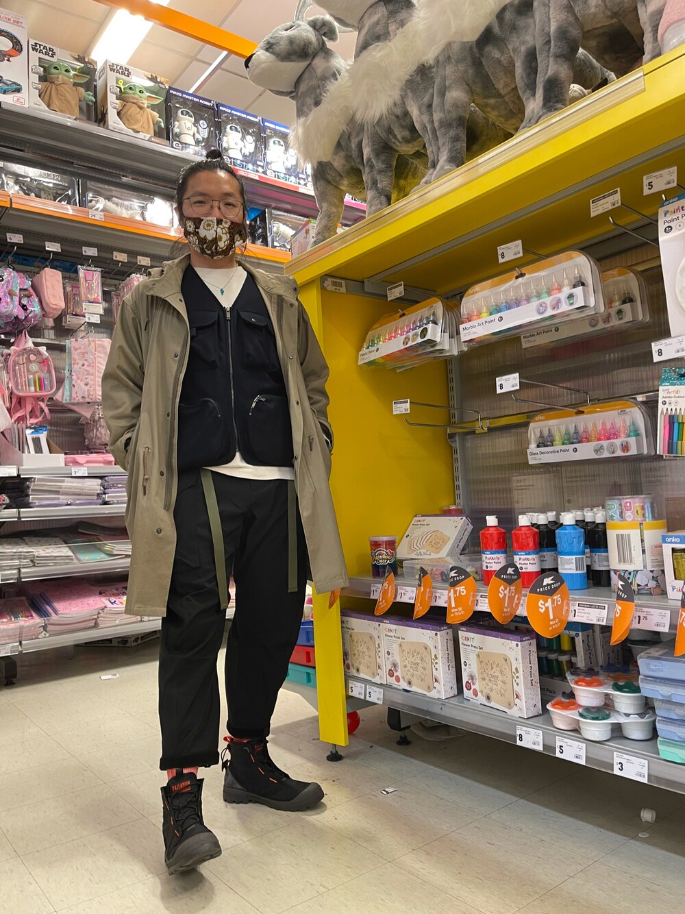 「sydney、Australia」｜「ZARAのアイテム（ベスト、ブルー系）」を使った、李瑞可さん（メンズ・170cm）の秋コーディネートの1枚目の写真