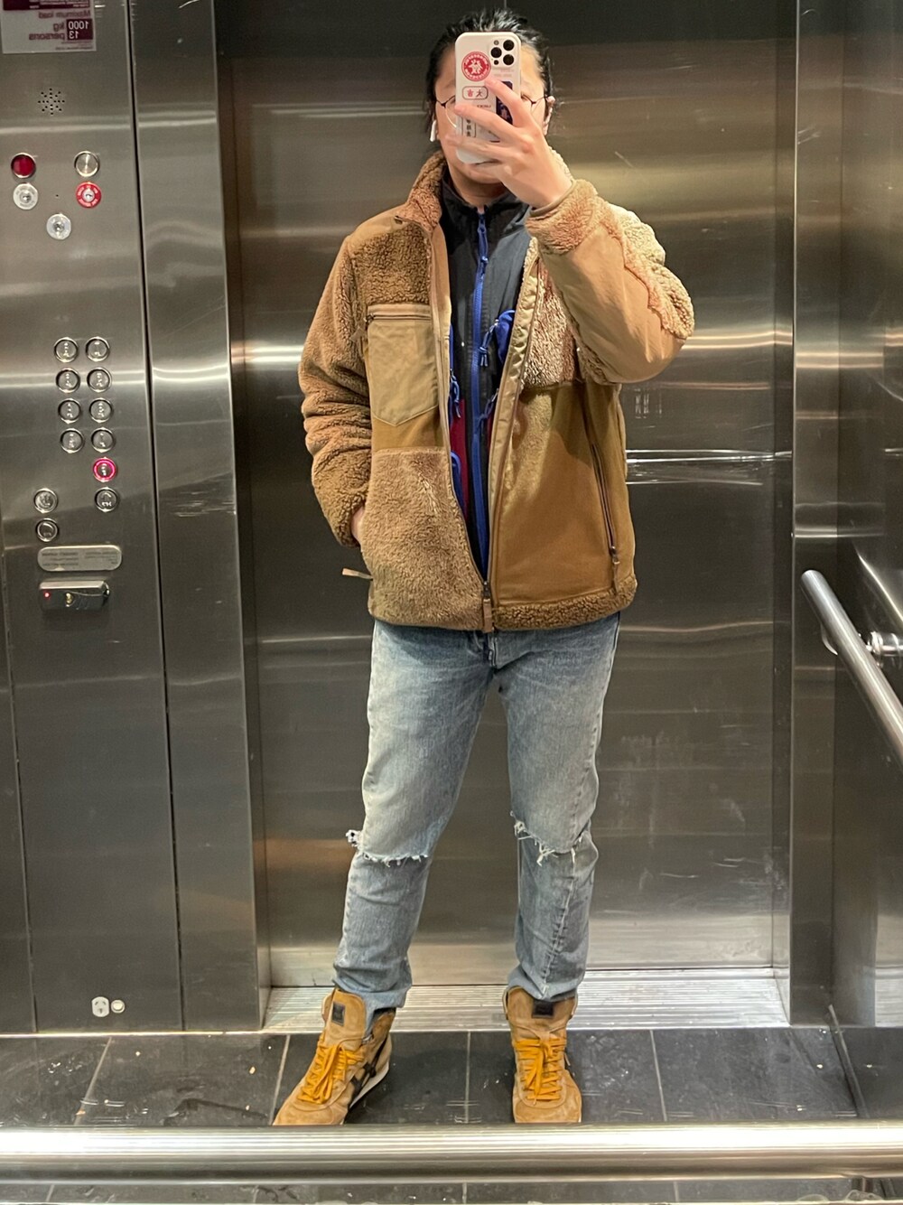 「UNIQLO、ENGINEERED GARMENTS、Levi's、asics、NIKEACG」｜「NIKE ACGのアイテム（その他アウター、ブルー系）」を使った、李瑞可さん（メンズ・170cm）の春コーディネートの1枚目の写真