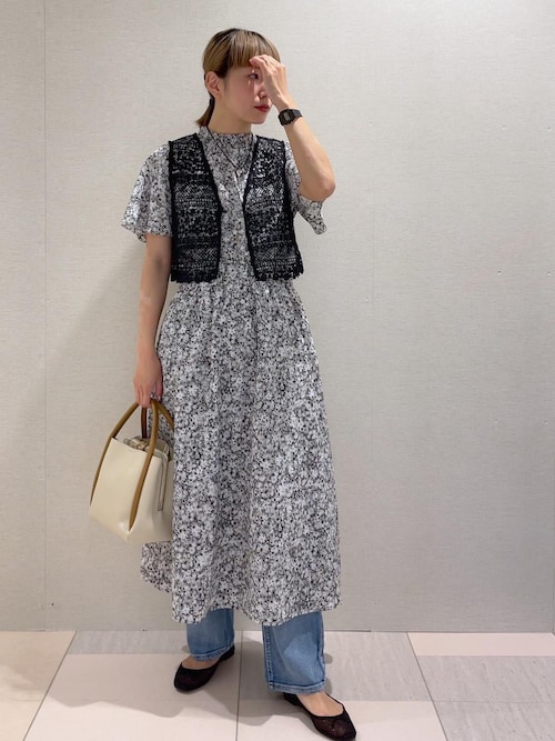 emur/エミュール】マーガレット柄シャーリングワンピース