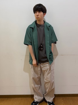 「ITEMS URBANRESEARCH（アイテムズ アーバンリサーチ）の高機能 ウエストイージーポリカーゴパンツ（その他パンツ、ホワイト系）」を使った、yukiさん（メンズ・167cm）の夏コーディネート