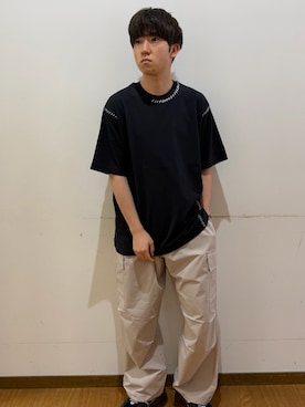「ITEMS URBANRESEARCH（アイテムズ アーバンリサーチ）の高機能 ウエストイージーポリカーゴパンツ（その他パンツ、ホワイト系）」を使った、yukiさん（メンズ・167cm）の夏コーディネート