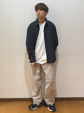「ITEMS URBANRESEARCH（アイテムズ アーバンリサーチ）の高機能 ウエストイージーポリカーゴパンツ（その他パンツ、ホワイト系）」を使った、yukiさん（メンズ・167cm）の春コーディネート