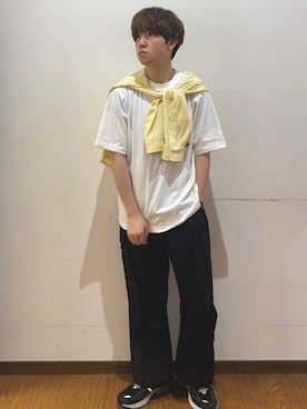 「ITEMS URBANRESEARCH（アイテムズ アーバンリサーチ）の高機能 ウエストイージーポリカーゴパンツ（その他パンツ、ブラック系）」を使った、yukiさん（メンズ・167cm）の春コーディネート