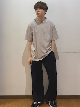 「ITEMS URBANRESEARCH（アイテムズ アーバンリサーチ）の高機能 ウエストイージーポリカーゴパンツ（その他パンツ、ブラック系）」を使った、yukiさん（メンズ・167cm）の春コーディネート