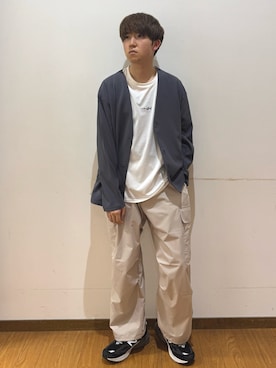 「ITEMS URBANRESEARCH（アイテムズ アーバンリサーチ）の高機能 ウエストイージーポリカーゴパンツ（その他パンツ、ホワイト系）」を使った、yukiさん（メンズ・167cm）の春コーディネート
