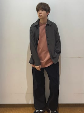 「ITEMS URBANRESEARCH（アイテムズ アーバンリサーチ）の高機能 ウエストイージーポリカーゴパンツ（その他パンツ、ブラック系）」を使った、yukiさん（メンズ・167cm）の春コーディネート
