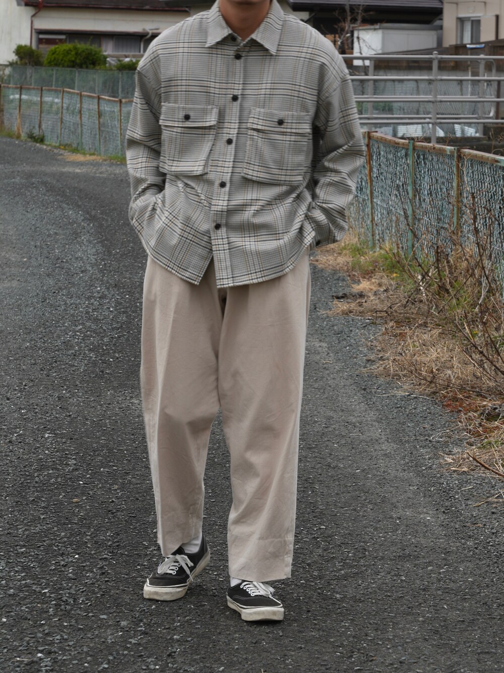 「春アウター、春コーデ、bukht、HEUGN、VANS、お洒落さんとつながりたい」｜「bukhtのアイテム（その他アウター、ホワイト系）」を使った、gatsuchiyan09020さん（メンズ・168cm）の春コーディネートの1枚目の写真