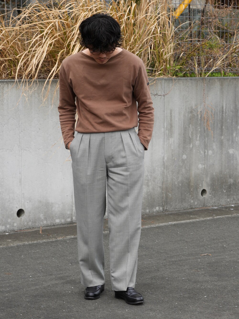 「SAINTJAMES、シンプルスタイル、スニーカー、MAATEE&SONS、jm.weston、ローファー」｜「SAINT JAMESの[セントジェームス]  SAINT JAMES ウェッソン ソリッド 20 ボートネックカットソー（Tシャツ/カットソー、ブラウン系）」を使った、gatsuchiyan09020さん（メンズ・168cm）の春コーディネートの1枚目の写真