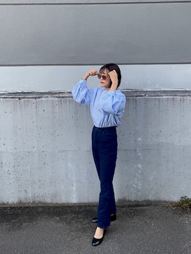 「select MOCA（セレクトモカ）の2022 SS ショルダータックボリュームブラウス（シャツ/ブラウス、ブルー系）」を使った、yumeさん（レディース・163cm）の秋コーディネート