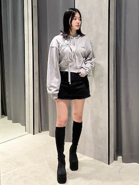「EMODA（エモダ）のバルキープランプフィットブーツ（ブーツ）」を使った、白桃はるなさん（レディース・162cm）の秋コーディネート