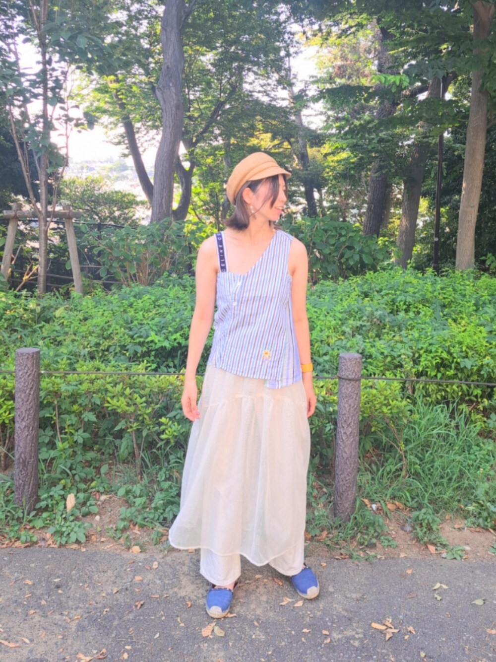 「カジュアルコーデ、きれいめカジュアル、大人女子、お洒落さんとつながりたい、メッシュ、スカート、シャツスタイル、帽子」｜「Handmadeのアイテム（シャツ/ブラウス、ブルー系）」を使った、lisaさん（レディース・164cm）の夏コーディネートの1枚目の写真