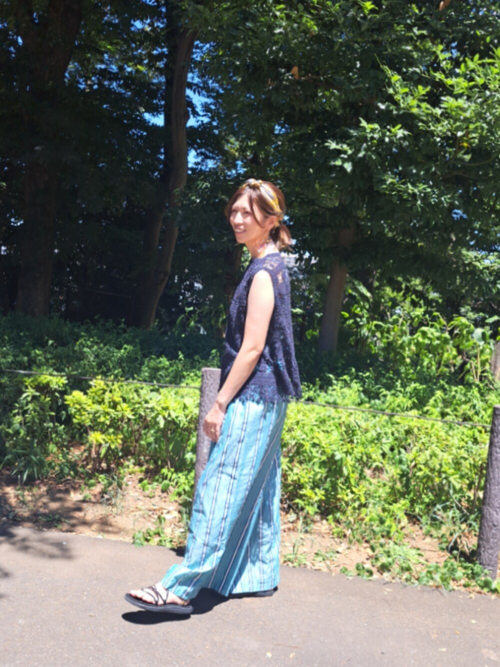 「カジュアルコーデ、シンプルコーデ、きれいめカジュアル、大人女子、ゆるコーデ、ガラパン、ストライプ、レーストップス、サンダルコーデ」｜「Tevaの【TEVA/テバ】VOYA INFINITY（サンダル、ブラック系）」を使った、lisaさん（レディース・164cm）の夏コーディネートの1枚目の写真