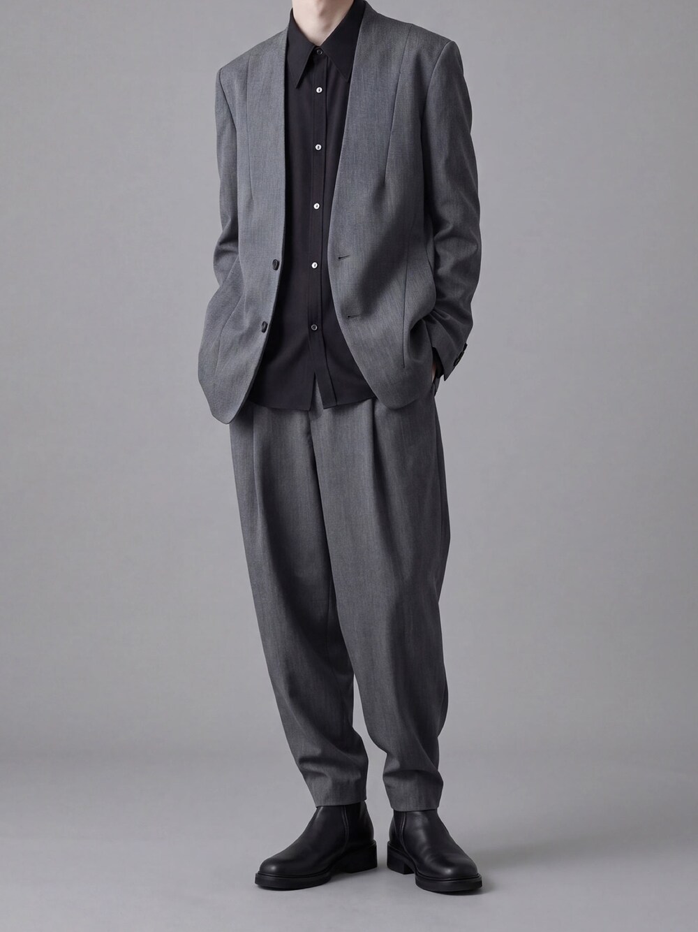 ato(アトウ)の「CLASSIC WOOL 2-TUCK TAPERED PANTS(その他パンツ ato(アトウ)の「CLASSIC WOOL 2-TUCK TAPERED PANTS(その他パンツ