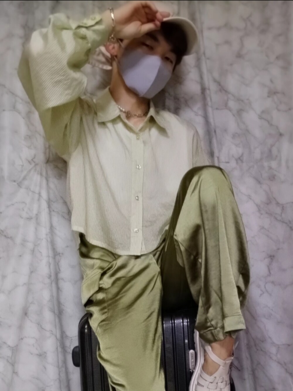「GeeRA、夏コーデ、WEARyouthコーデ、お出かけコーデ、おでかけコーデ、レディース男子、レディ男、ジェンダーレス、ジェンダーレス男子、ジェンダーレスコーデ、ジェンダーレス部」｜「GeeRAの2023 SS シアーストライプショート丈シャツ（シャツ/ブラウス、グリーン系）」を使った、恋兎葉さん（骨格ウェーブ・メンズ・159cm）の夏コーディネートの1枚目の写真