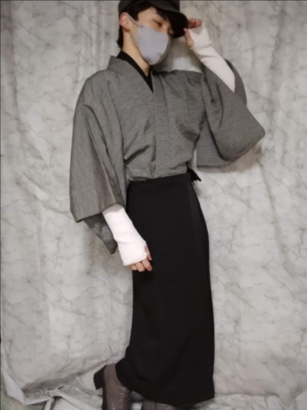 「着物風、着物風コーデ、和風、和風コーデ、和洋折衷、和洋折衷コーデ、ジェンダーレス、ジェンダーレス男子、ジェンダーレスコーデ、ジェンダーレス部」｜「Ellno Losetのラッププリーツパンツ（その他パンツ、ブラック系）」を使った、恋兎葉さん（骨格ウェーブ・メンズ・159cm）の春コーディネートの1枚目の写真