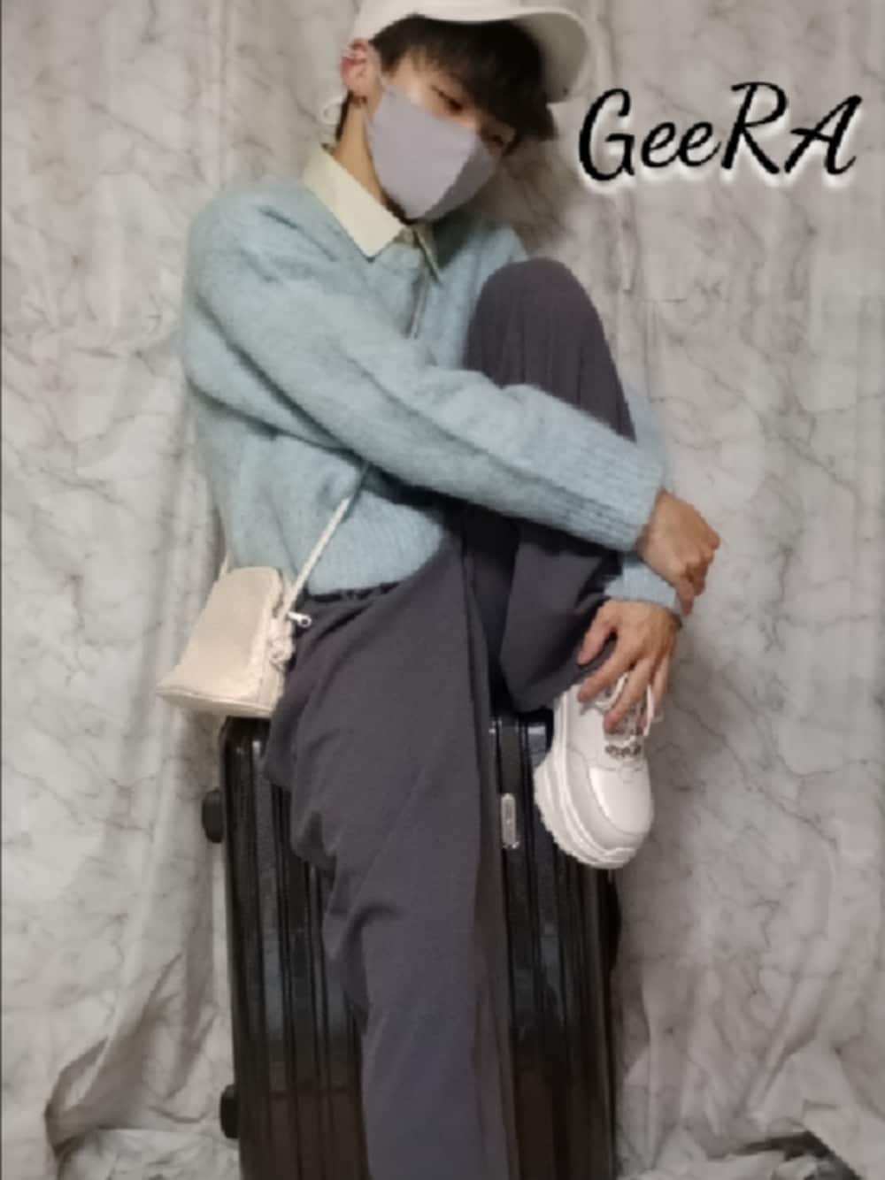 「秋服準備はじめました、秋服まるっと大公開、GeeRA、お出かけコーデ、レディース男子、レディ男、ジェンダーレス、ジェンダーレス男子、ジェンダーレスコーデ、ジェンダーレス部」｜「GeeRAの2023 SS シアーストライプショート丈シャツ（シャツ/ブラウス、グリーン系）」を使った、恋兎葉さん（骨格ウェーブ・メンズ・159cm）の秋コーディネートの1枚目の写真