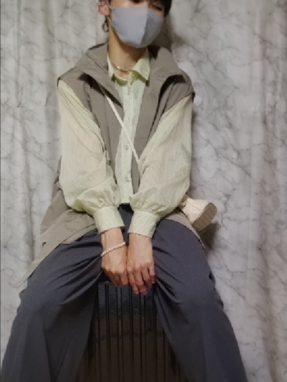 「GeeRA、秋服準備はじめました、レディース男子、レディ男、ジェンダーレス、ジェンダーレス男子、ジェンダーレスコーデ、ジェンダーレス部」｜「GeeRAの2023 SS シアーストライプショート丈シャツ（シャツ/ブラウス、グリーン系）」を使った、恋兎葉さん（骨格ウェーブ・メンズ・159cm）の秋コーディネートの1枚目の写真