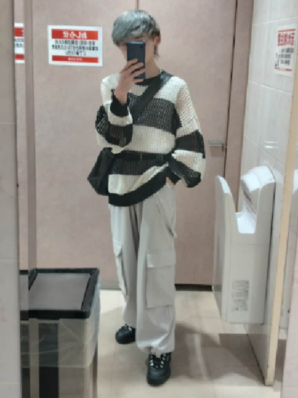 「おでかけコーデ、loose/ルース、メッシュニット、ゆるコーデ、きれいめカジュアル、ジェンダーレス、ジェンダーレス男子、ジェンダーレス部」｜「ADRERのFILA DISRUPTOR II EXP×ADRER / フィラ ディスラプター2 EXP x アドラー【SP】（スニーカー、ブラック系）」を使った、恋兎葉さん（骨格ウェーブ・メンズ・159cm）の春コーディネートの1枚目の写真