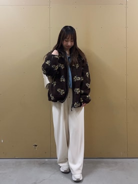 「fredy emue（フレディエミュ）の《ショルダーストラップ付き》ビンテージライクチェーンバッグ（ショルダーバッグ、ホワイト系）」を使った、のんさん（レディース・151cm）の秋コーディネート