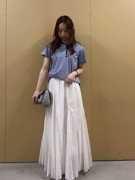 「fredy emue（フレディエミュ）のCOTTONマチ付きギャザースカート（スカート、ホワイト系）」を使った、のんさん（レディース・151cm）の春コーディネート