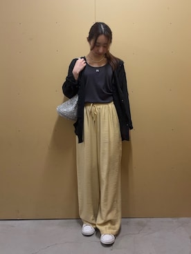 「fredy emue（フレディエミュ）の【接触冷感】ドライタンブラーセミワイドイージーパンツ（その他パンツ、イエロー系）」を使った、のんさん（レディース・151cm）の春コーディネート