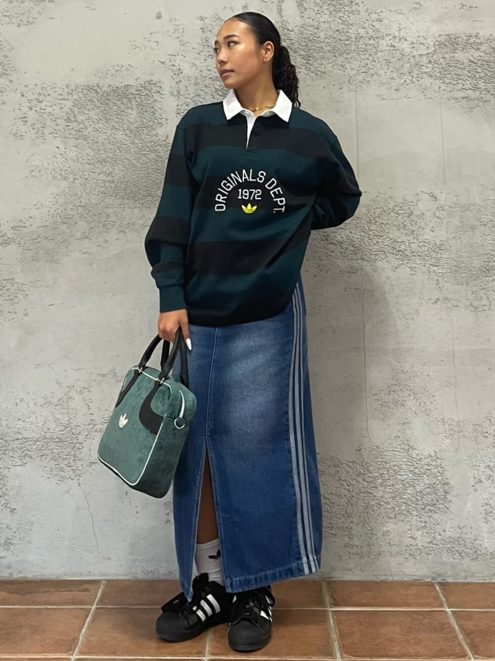 9/28迄✴︎値下げ アディカラースリーストライプス デニム ペンシルスカート adidas｜【公式】アディダス adidas アディカラー・スリー