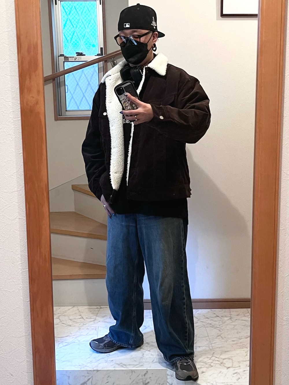 Leeのデニムジャケット（ブラウン系）を使った人気ファッション