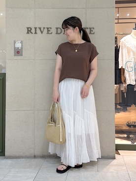「RIVE DROITE（リヴドロワ）の【セットアップ対応可能/ドライタッチ/シワになりにくい】メッシュフレンチブラウス（シャツ/ブラウス、ブラウン系）」を使った、Mihoさん（レディース・161cm）の夏コーディネート