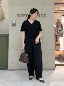 「RIVE DROITE（リヴドロワ）の【接触冷感/速乾性/抗ピリング/UV遮蔽率80％/吸汗性/イージーケア】ソモウライクカーブスラックス（オフィスカジュアル）（スラックス、ブラック系）」を使った、Mihoさん（レディース・161cm）の夏コーディネート