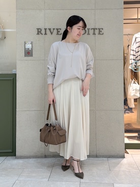 「RIVE DROITE（リヴドロワ）の【万能ブラウス】カットジョーゼットドルマンプルオーバー（Tシャツ/カットソー、ベージュ系）」を使った、Mihoさん（レディース・161cm）の春コーディネート