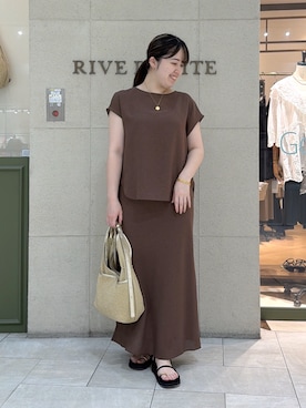 「RIVE DROITE（リヴドロワ）の【セットアップ対応可能/ドライタッチ/シワになりにくい】メッシュフレンチブラウス（シャツ/ブラウス、ブラウン系）」を使った、Mihoさん（レディース・161cm）の夏コーディネート
