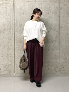 「アイテム（スラックス、レッド系）」を使った、Mihoさん（レディース・161cm）の秋コーディネート