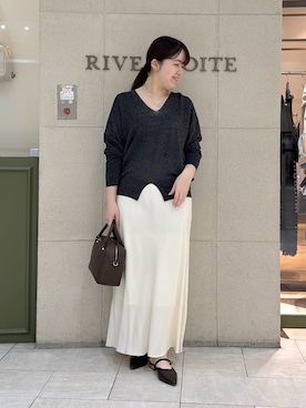 「RIVE DROITE（リヴドロワ）の【華やかな煌めき】ペーパースパングルニット（ニット/セーター、ブラック系）」を使った、Mihoさん（レディース・161cm）の春コーディネート