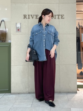 「アイテム（スラックス、レッド系）」を使った、Mihoさん（レディース・161cm）の秋コーディネート