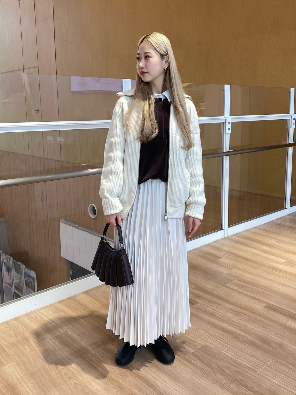 ポロシャツを使った「白ニット」の人気ファッションコーディネート - WEAR