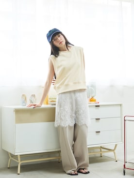 「PILIT（ピリット）の裏毛ノースリトップス（ベスト、ベージュ系）」を使った、PILITさん（レディース・164cm）の春コーディネート