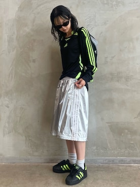 「アイテム（スウェットパンツ、シルバー系）」を使った、RTさん（レディース・160cm）の秋コーディネート