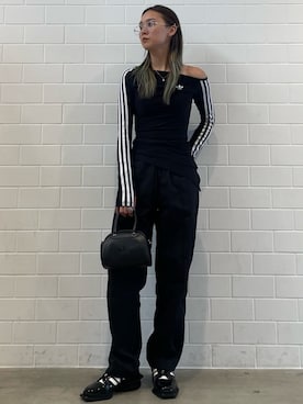 「adidas（アディダス）のスケートボーディング ピンタック パンツ 2.0（パンツ、ブラック系）」を使った、RTさん（レディース・161cm）の秋コーディネート