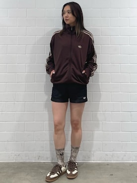 「adidas（アディダス）のアディダス オリジナルス サマーグロー デニムショーツ（アンダーウェア、ブラック系）」を使った、RTさん（レディース・160cm）の春コーディネート