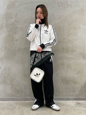 「サンバ」｜「アイテム（スウェットパンツ）」を使った、RTさん（レディース・160cm）の冬コーディネート