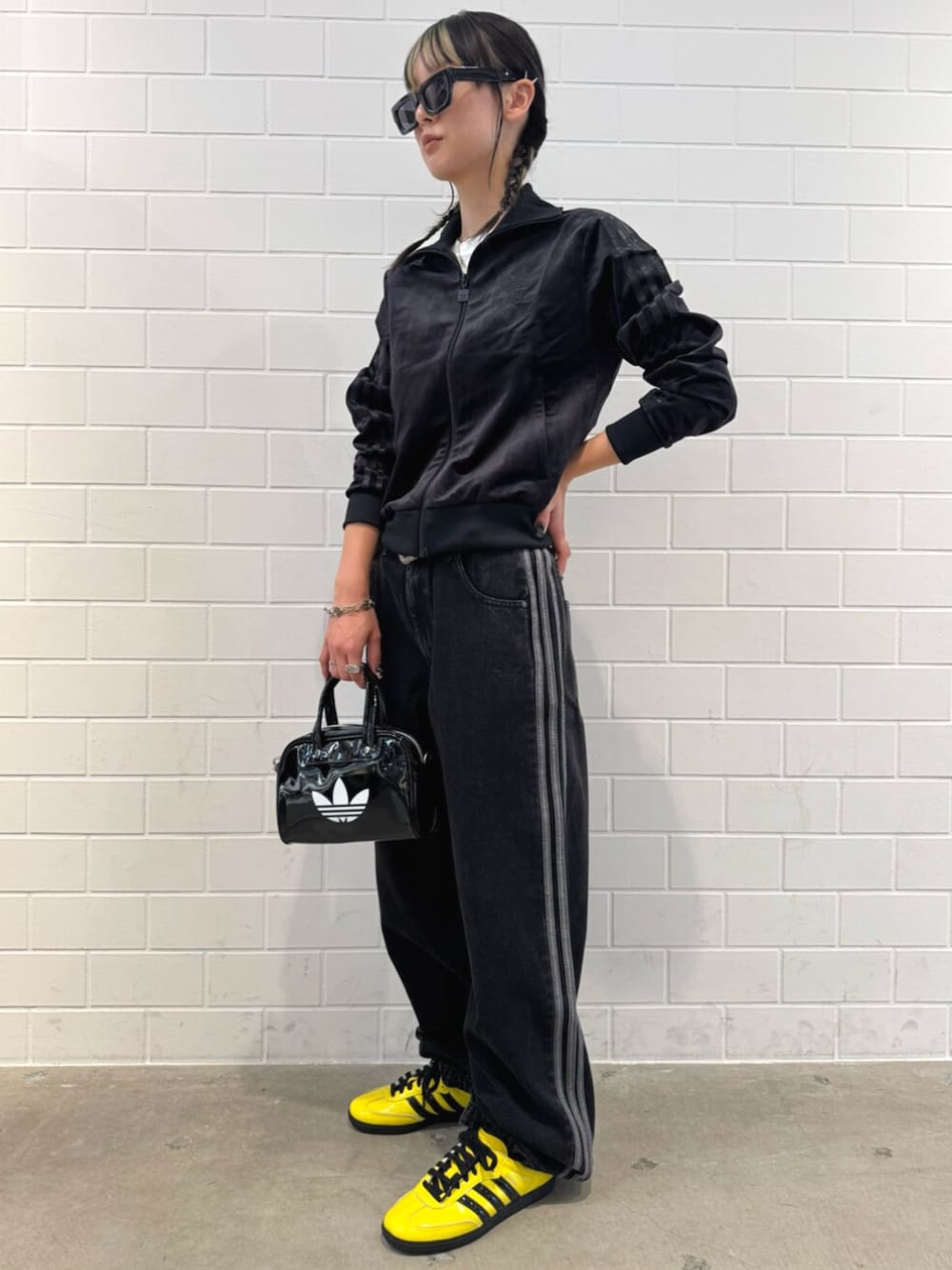 adidas（アディダス）の「アディカラーデニム スリーストライプ