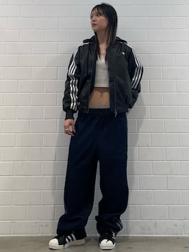 「adidas（アディダス）のadidasアディカラー ルーズ トラックパンツ デニム ストーン / アディダスオリジナルス adidas Originals（デニムパンツ、ブルー系）」を使った、RTさん（レディース・160cm）の春コーディネート
