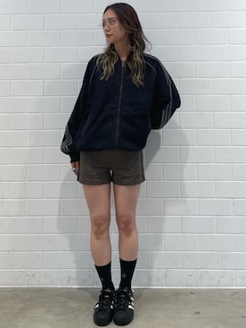 「adidas（アディダス）のファイヤーバード クラシック ショーツ / ハーフパンツ / アディダスオリジナルス adidas Originals（Pants、ブラウン系）」を使った、RTさん（レディース・161cm）の秋コーディネート