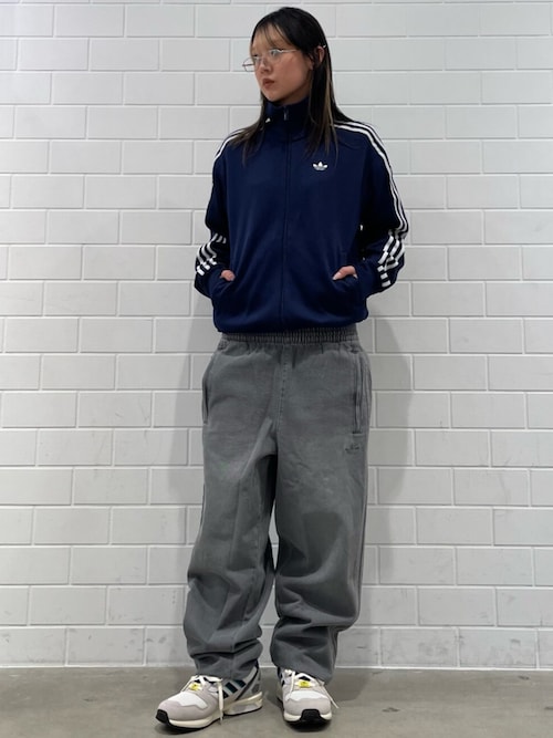adidas アディカラー　ルーズトラックパンツ デニムストーン　Lサイズ adidas｜【公式】アディダス adidas 返品可 adidasアディカラー ルーズ