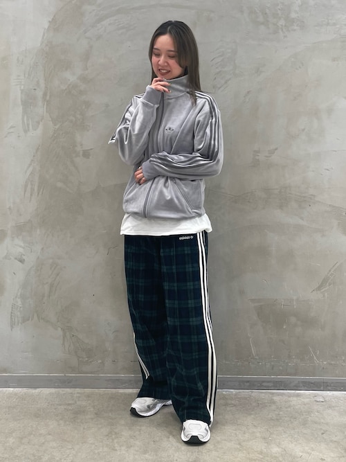 セール】ベロア トラックジャケット / ジャージ/ アディダスオリジナル