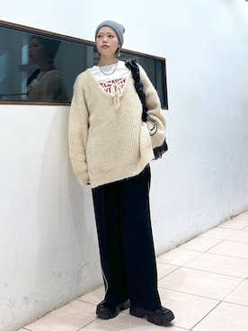 「アイテム（ニットキャップ/ビーニー、グレー系）」を使った、mikaさん（レディース・163cm）の冬コーディネート