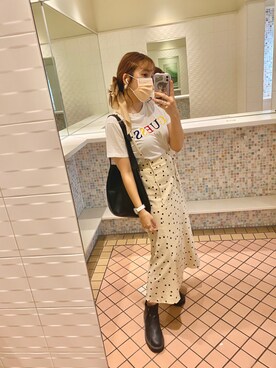 「Guess（ゲス）のアイテム（Tシャツ/カットソー、ホワイト系）」を使った、creamyayanoさん（レディース・159cm）の冬コーディネート