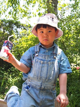 「GAP（ギャップ）のアイテム（つなぎ/オールインワン、ブルー系）」を使った、りんちゃんのさん（キッズ・100cm）の春コーディネート